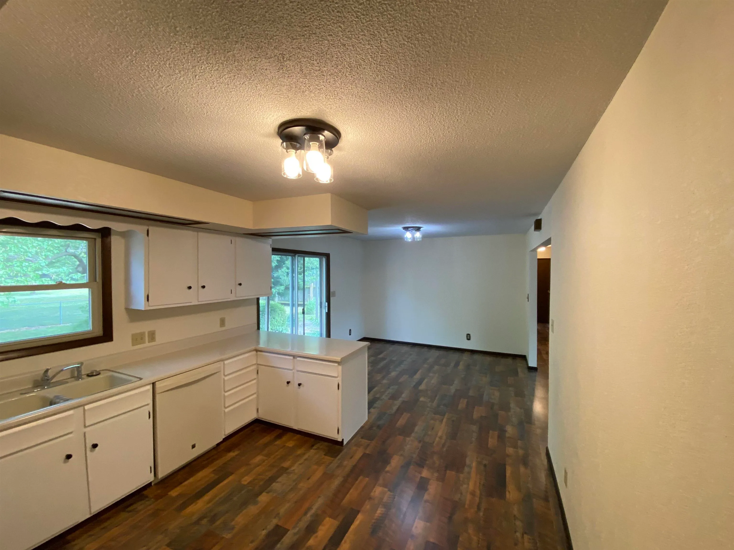 Winfield, Kansas 67156, United States, 3 Bedrooms Bedrooms, ,2 BathroomsBathrooms,Residential,Active,143280