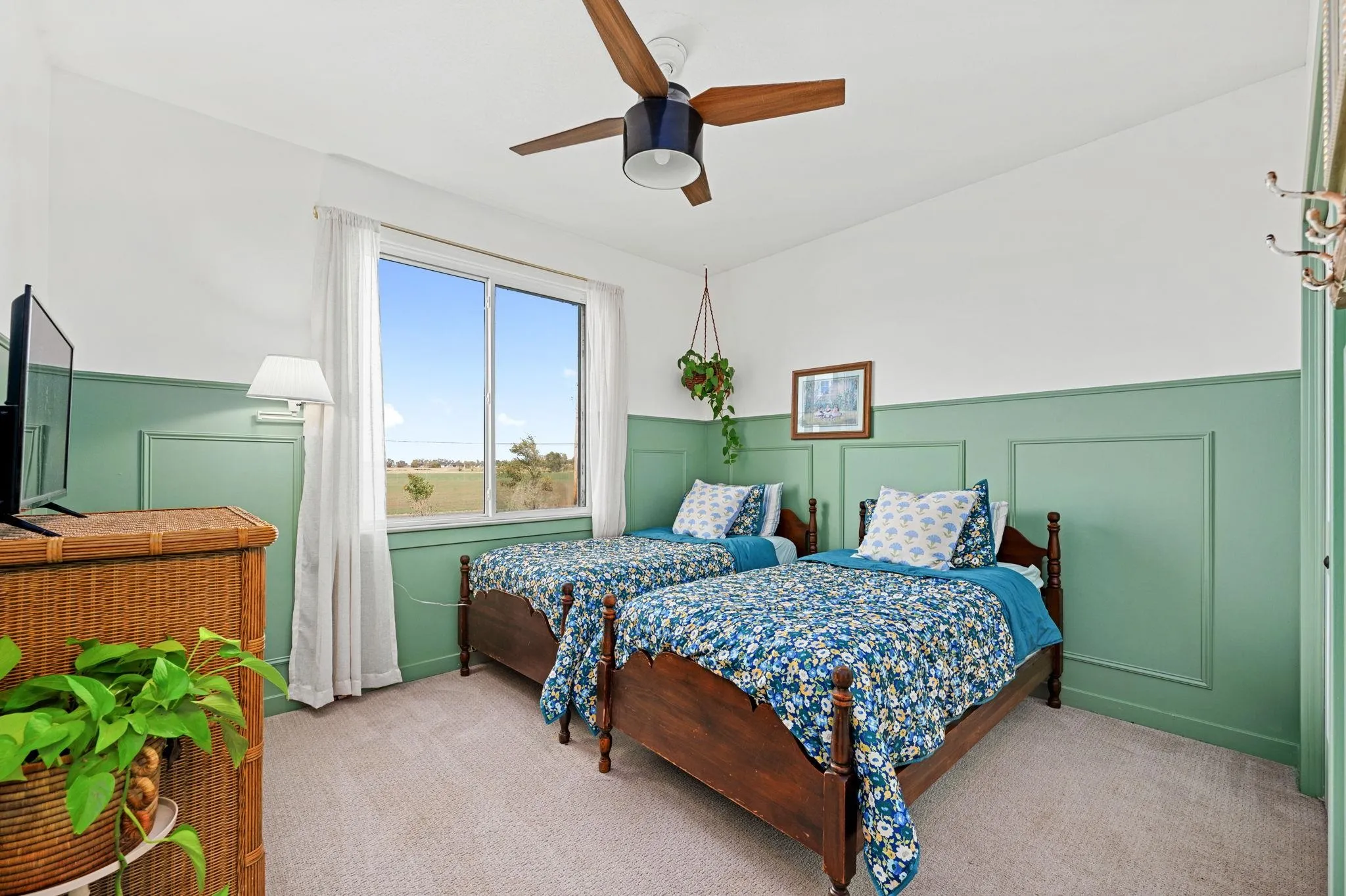 Wichita, Kansas 67215, United States, 6 Bedrooms Bedrooms, ,4 BathroomsBathrooms,Residential,Active,36476