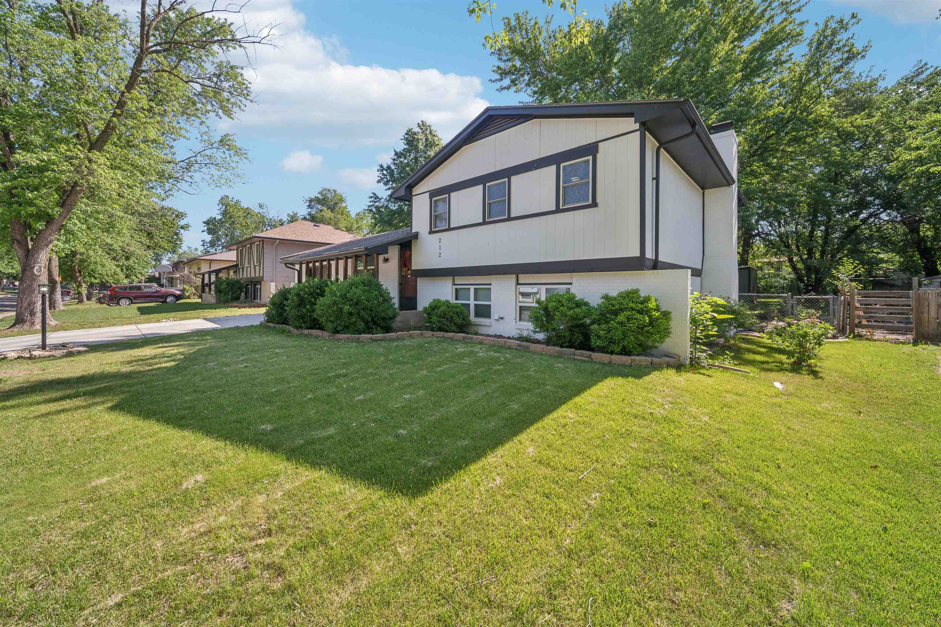 212 S Lauber Ln, Derby, Kansas image 2