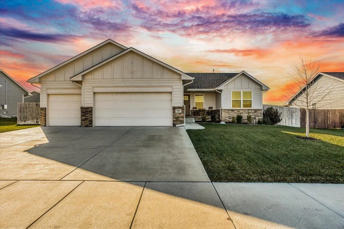 Derby, Kansas 67037, United States, 5 Bedrooms Bedrooms, ,3 BathroomsBathrooms,Residential,Pending,28830