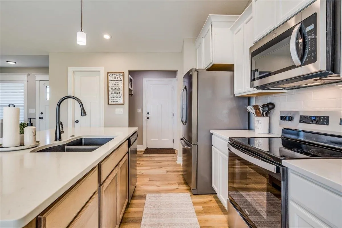 Derby, Kansas 67037, United States, 5 Bedrooms Bedrooms, ,3 BathroomsBathrooms,Residential,Pending,28830