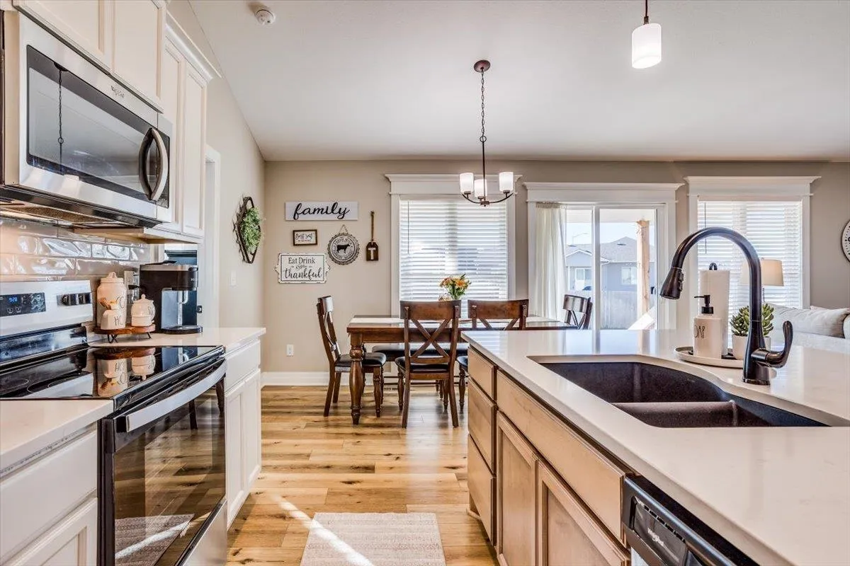 Derby, Kansas 67037, United States, 5 Bedrooms Bedrooms, ,3 BathroomsBathrooms,Residential,Pending,28830