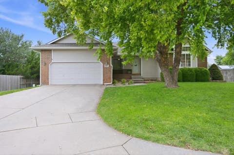 Homes For Sale - 2622 N Keith Ct<br/> Wichita, KS 67205