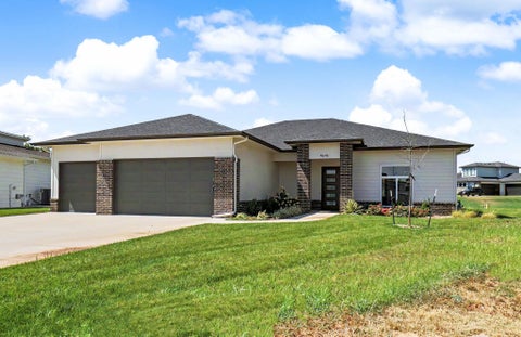 Homes For Sale - 4646 W Emerald Bay Ct<br/> Wichita, KS 67205