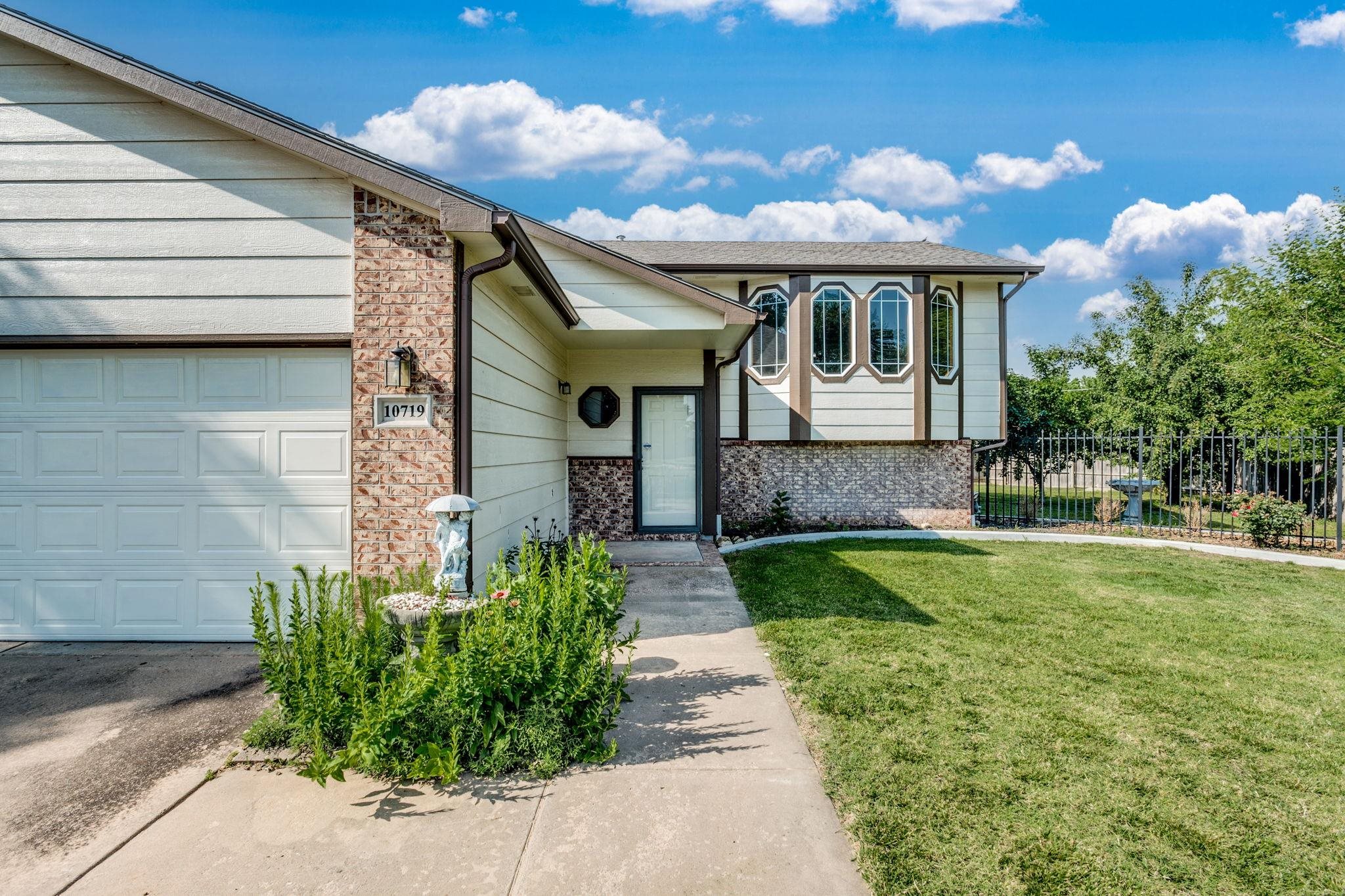 10719 W Rita Ct, Wichita, Virginia image 3