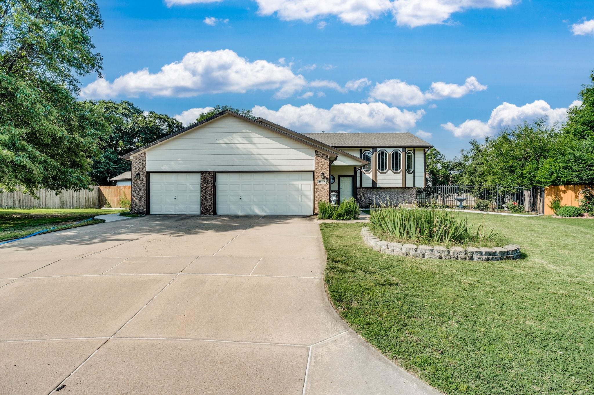 10719 W Rita Ct, Wichita, Virginia image 2