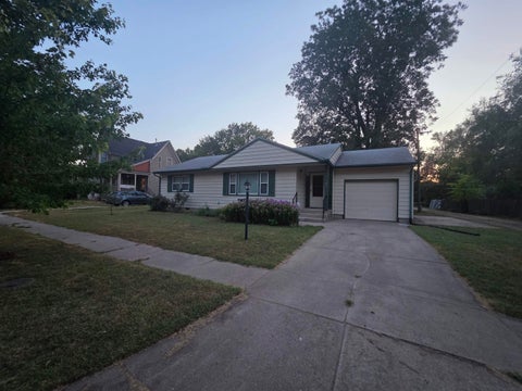 Homes For Sale - 705 N Elm St<br/> Harvey County, Newton, KS 67114