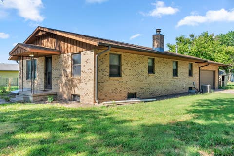 Homes For Sale - 401 S Edwards Ave<br/> Mcpherson County, Moundridge, KS 67107