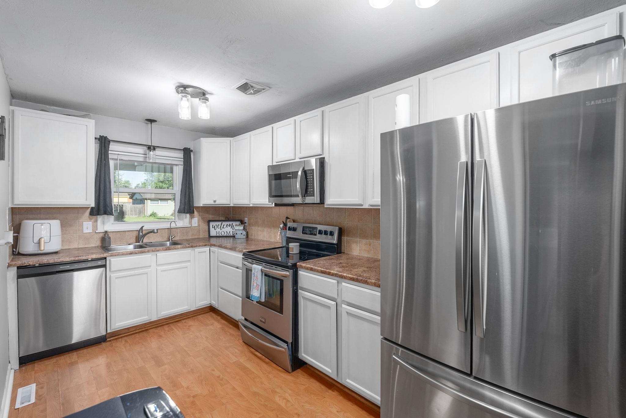 Derby, Kansas 67037, United States, 3 Bedrooms Bedrooms, ,1 BathroomBathrooms,Residential,Pending,54976