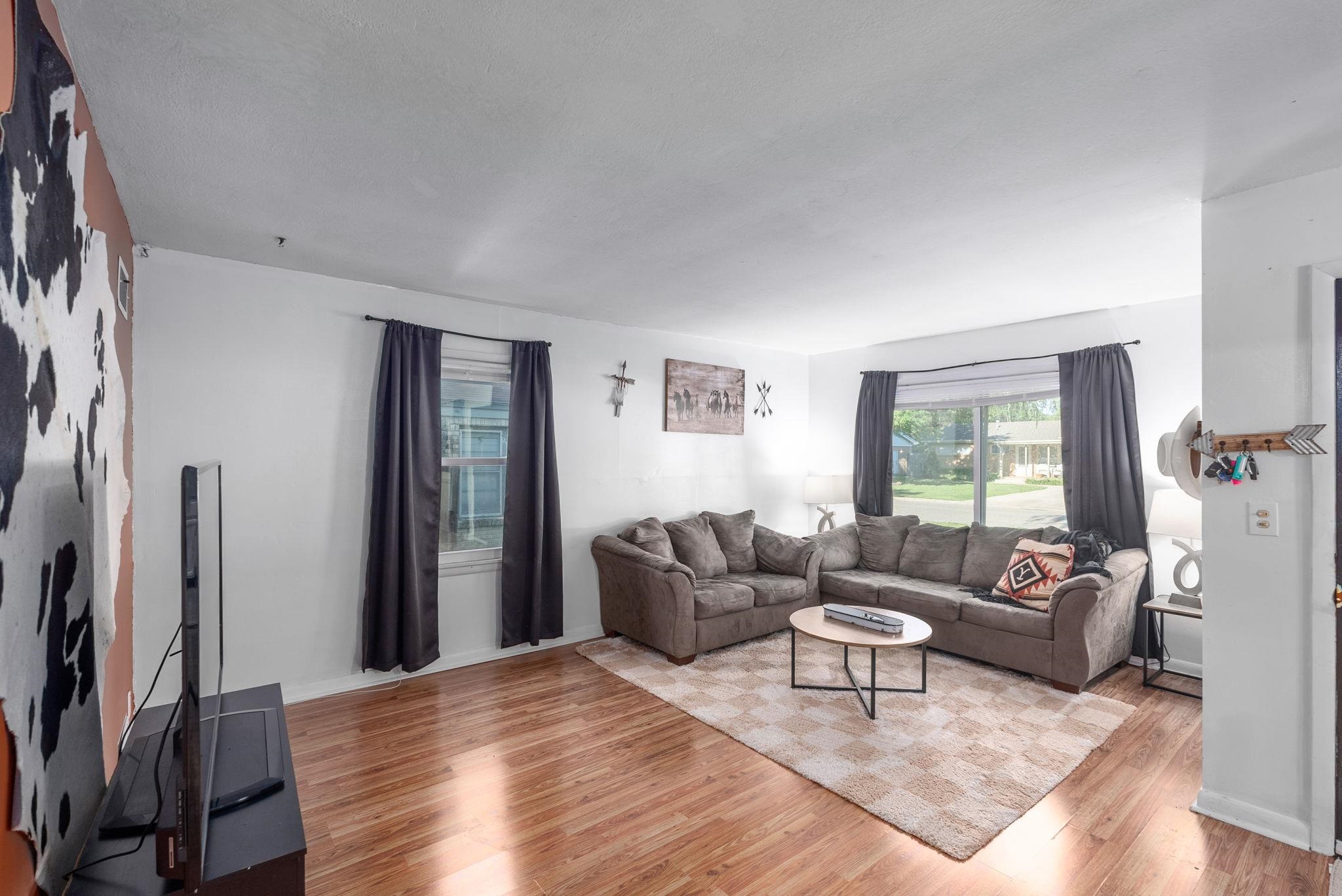 Derby, Kansas 67037, United States, 3 Bedrooms Bedrooms, ,1 BathroomBathrooms,Residential,Pending,54976