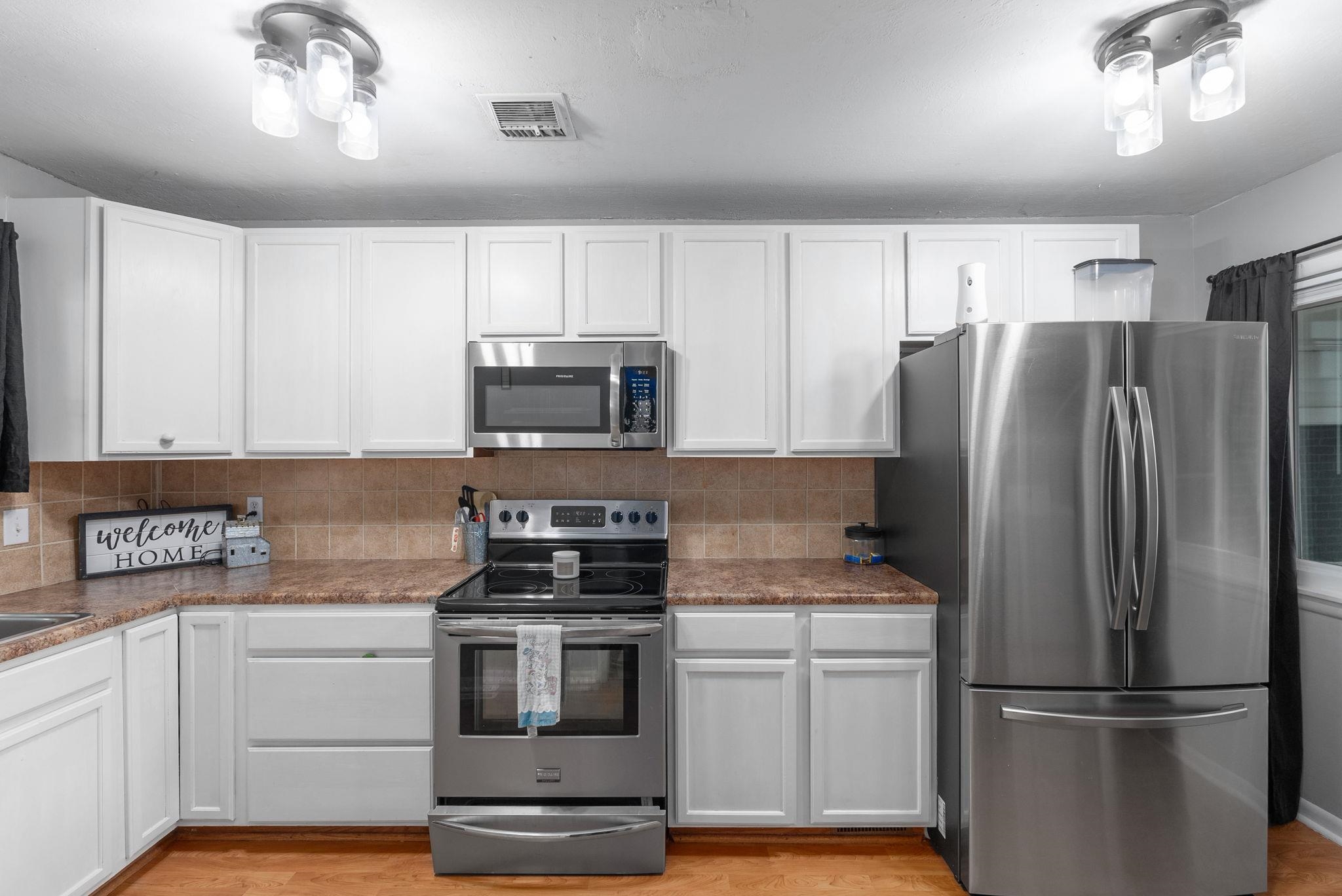 Derby, Kansas 67037, United States, 3 Bedrooms Bedrooms, ,1 BathroomBathrooms,Residential,Pending,54976