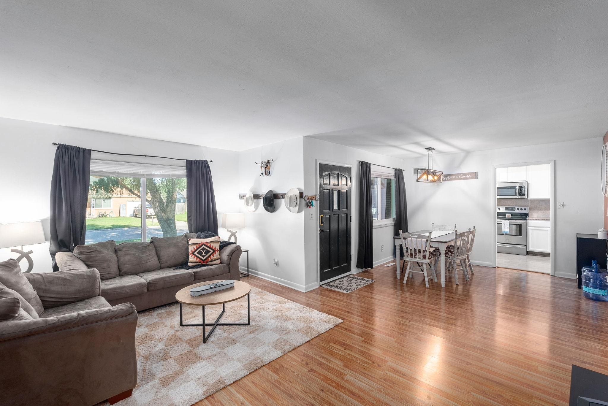 Derby, Kansas 67037, United States, 3 Bedrooms Bedrooms, ,1 BathroomBathrooms,Residential,Pending,54976