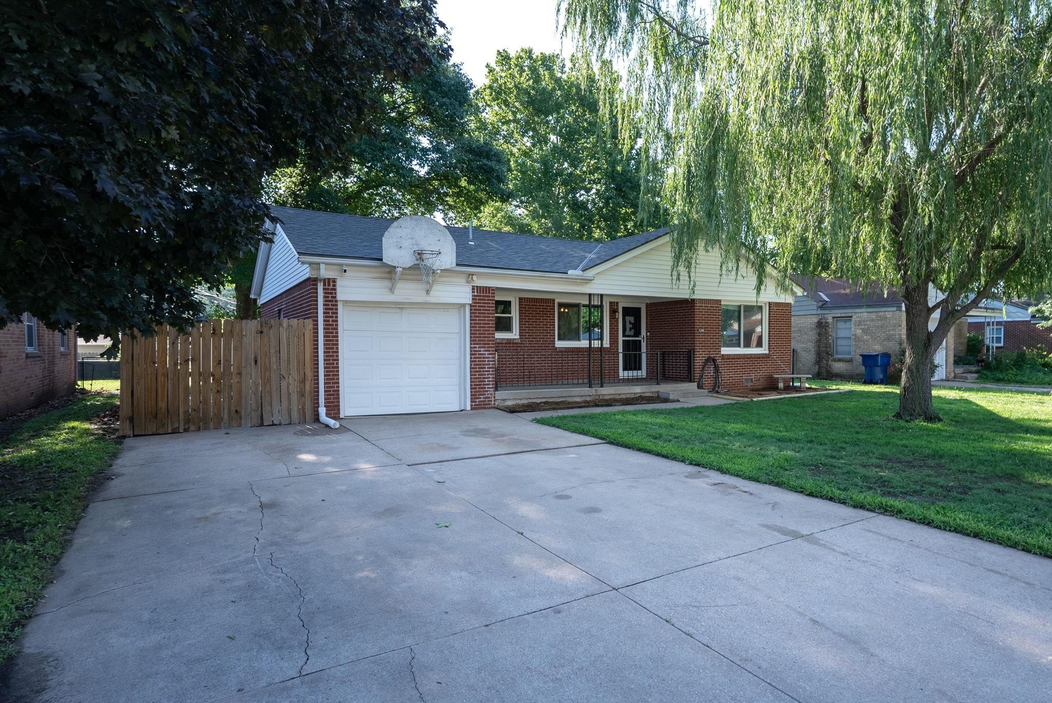 Derby, Kansas 67037, United States, 3 Bedrooms Bedrooms, ,1 BathroomBathrooms,Residential,Pending,54976