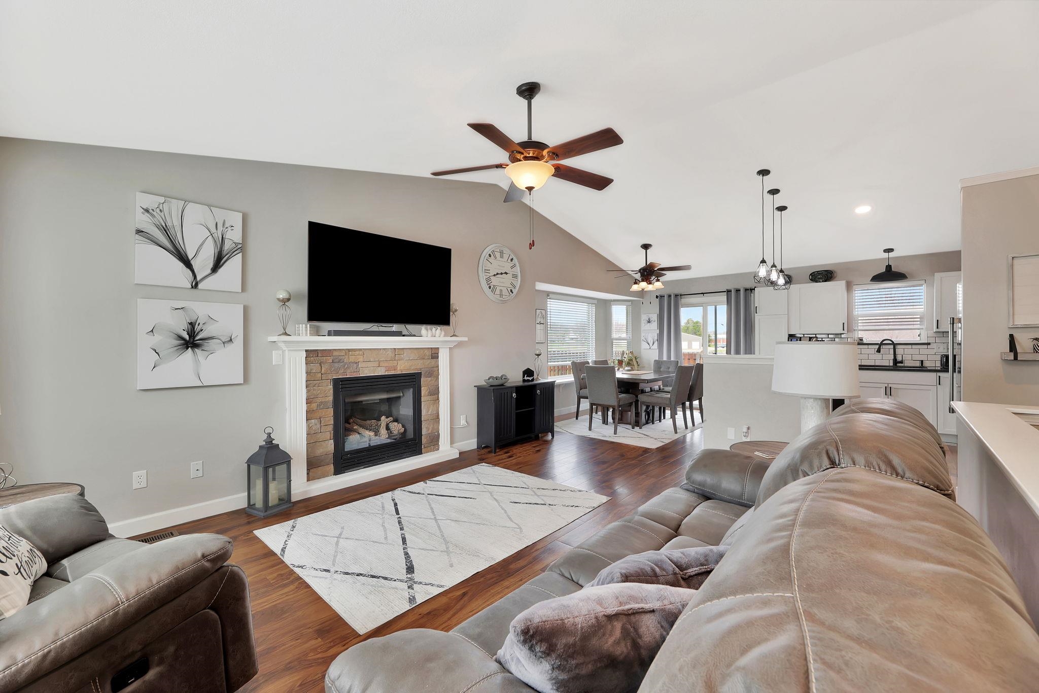 510 Clover Ln, Hesston, Kansas image 3