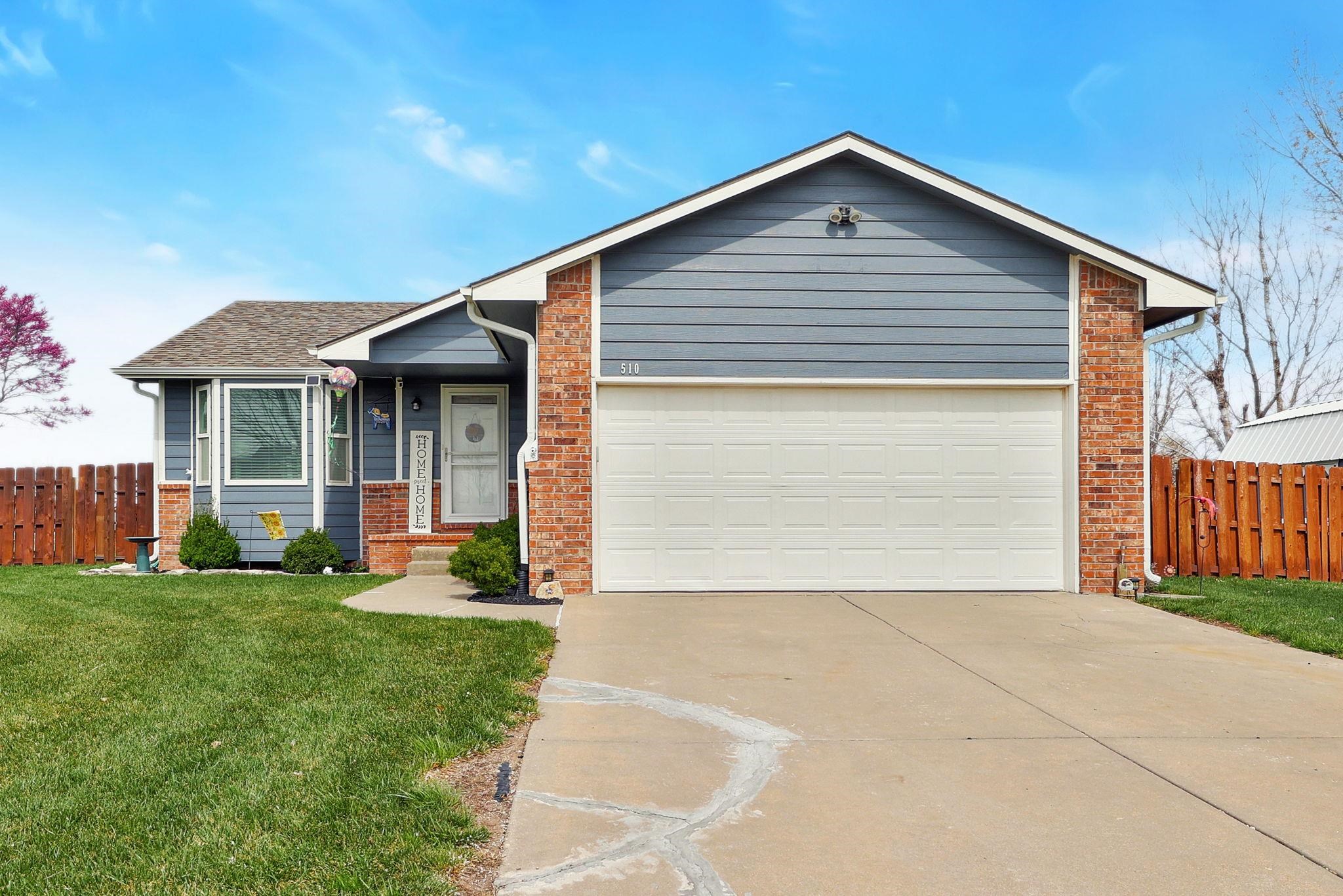 510 Clover Ln, Hesston, Kansas image 2