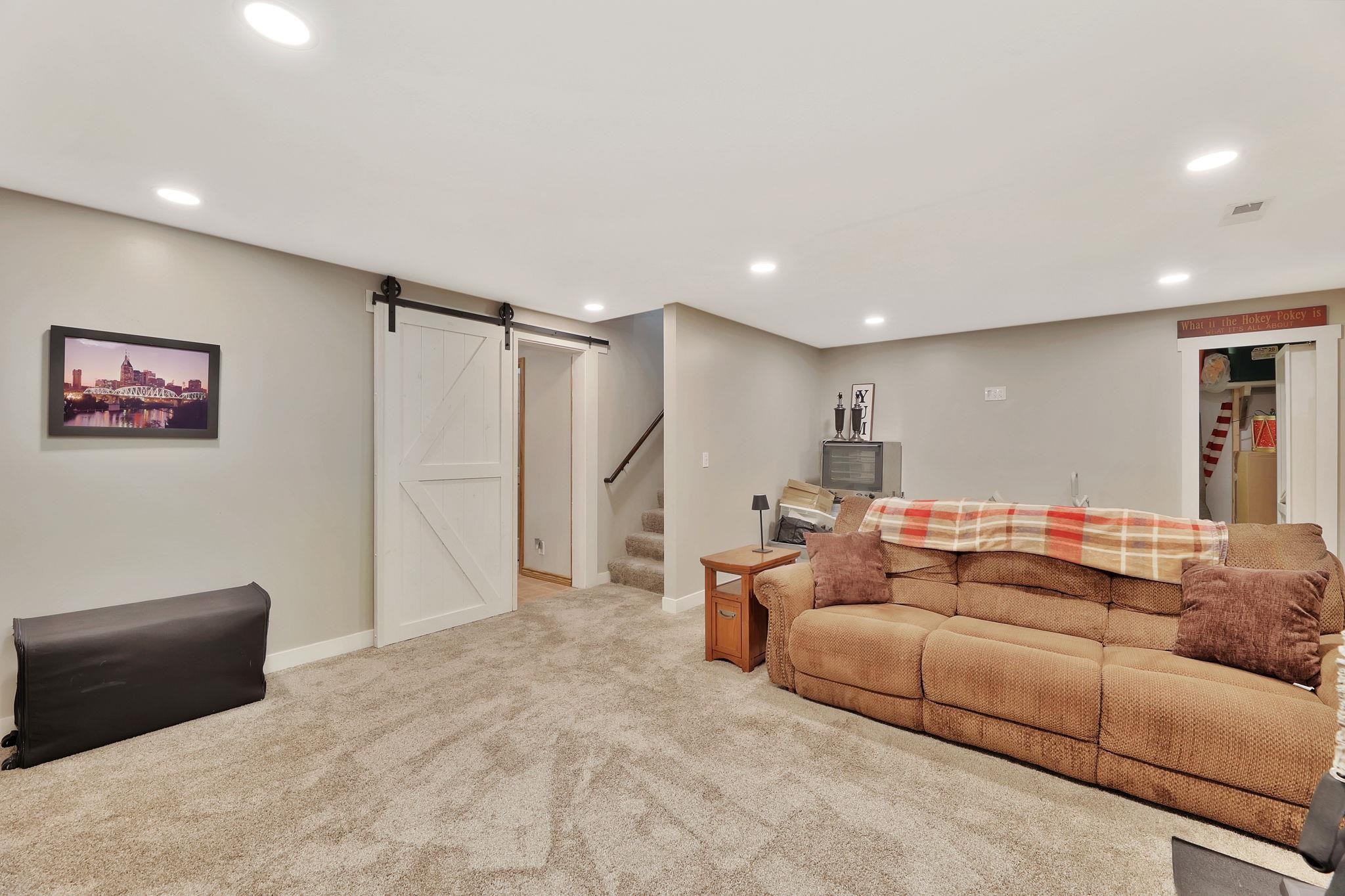 510 Clover Ln, Hesston, Kansas image 18