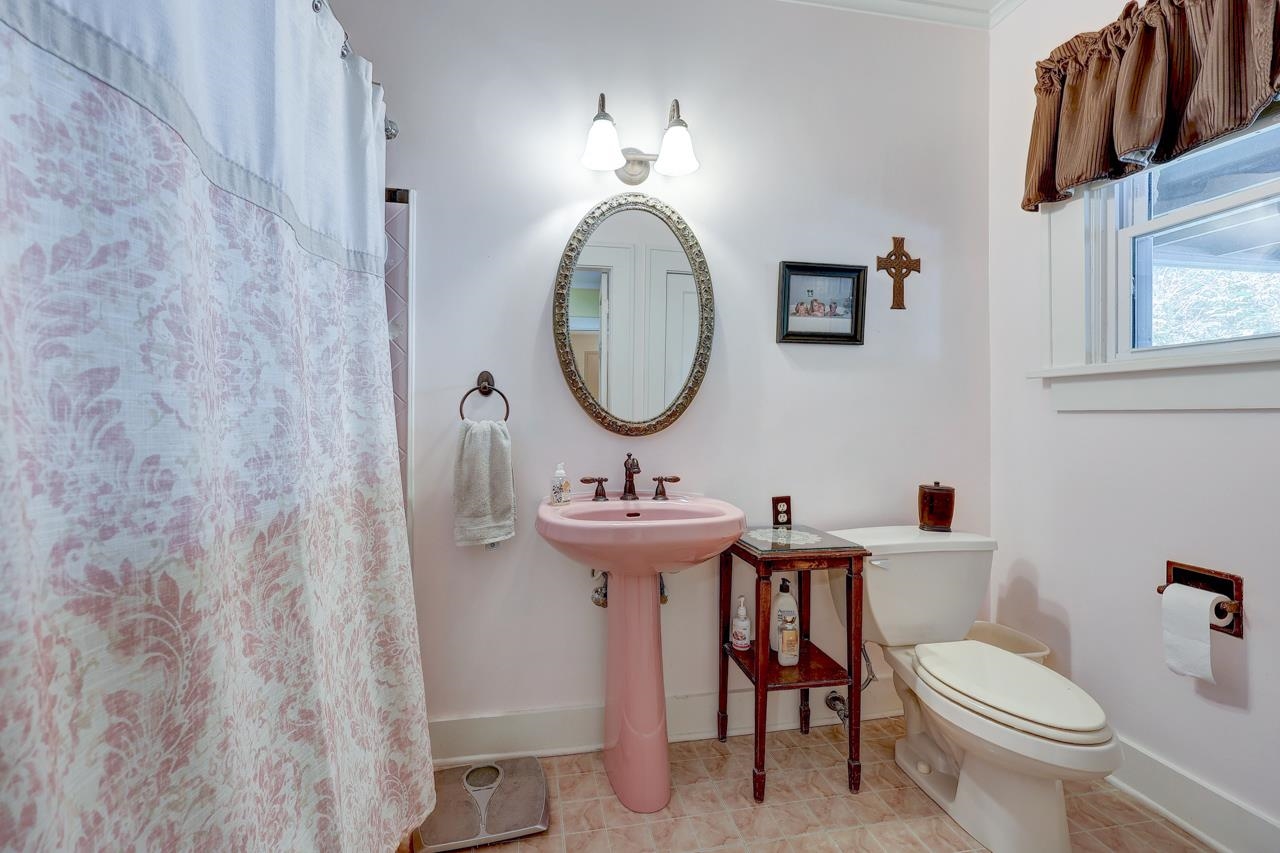 811 E 10th Ave, Winfield, Kansas image 21