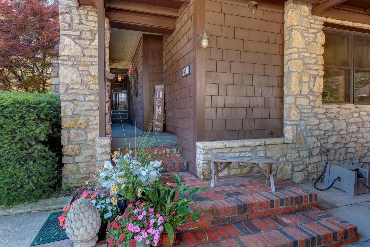 811 E 10th Ave, Winfield, Kansas image 3