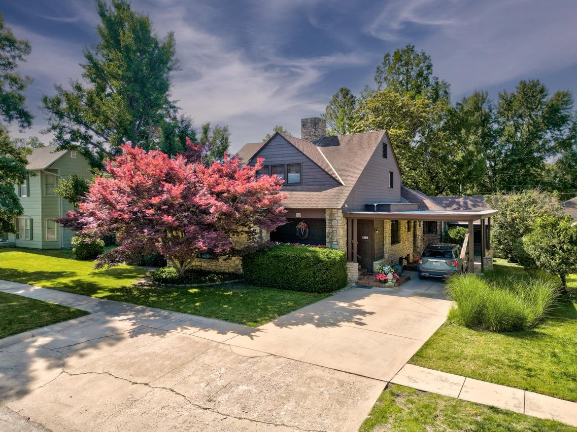 811 E 10th Ave, Winfield, Kansas image 1