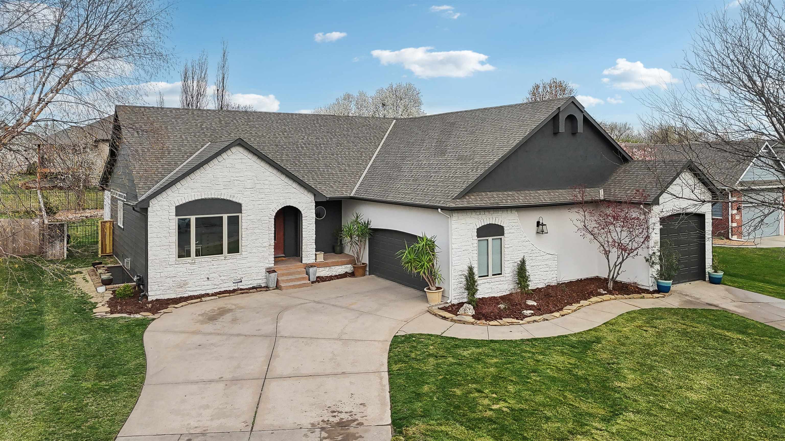 3127 N Lakecrest Cir, Wichita, Kansas image 2