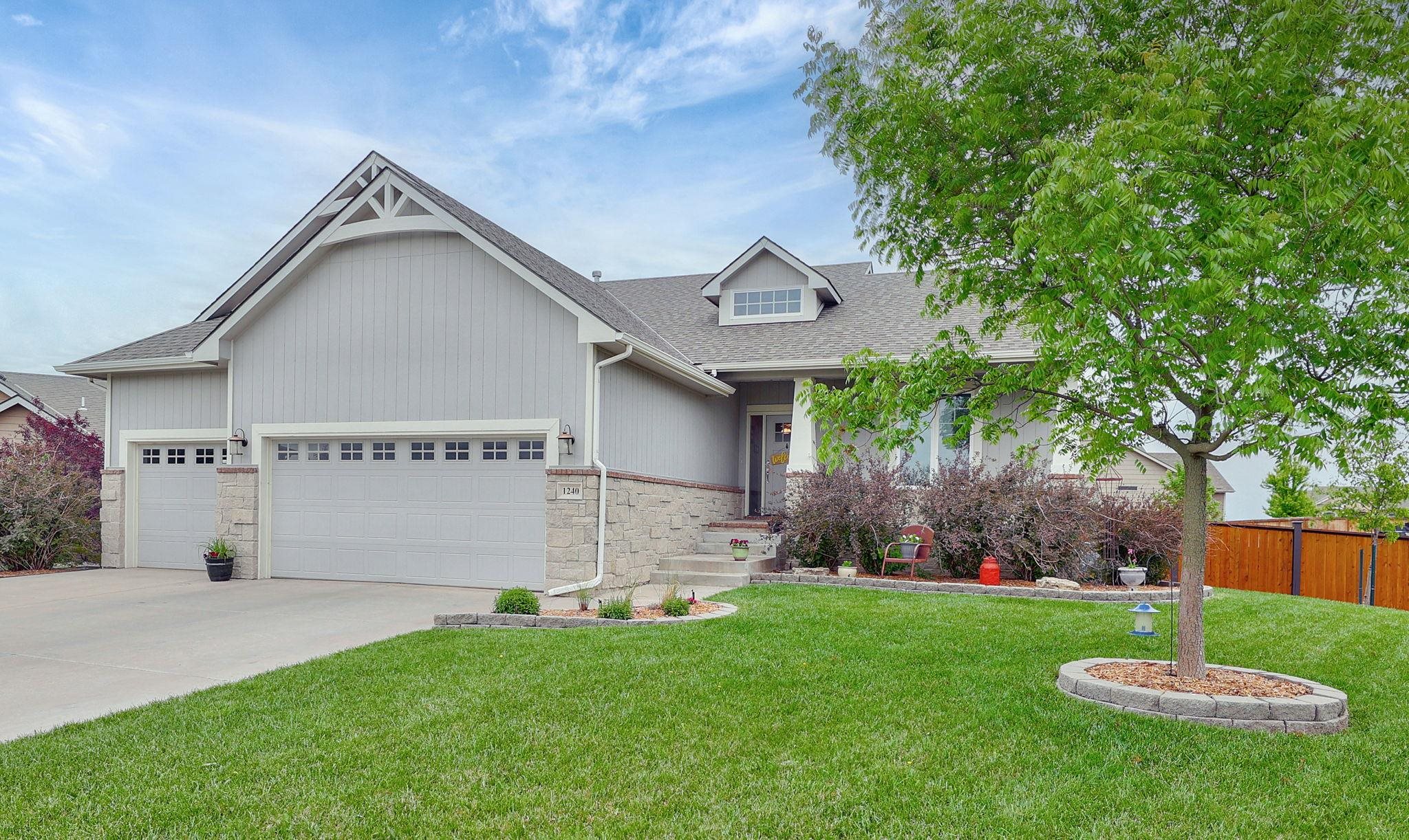 1240 N Countrywalk Ct, Rose Hill, Kansas image 2