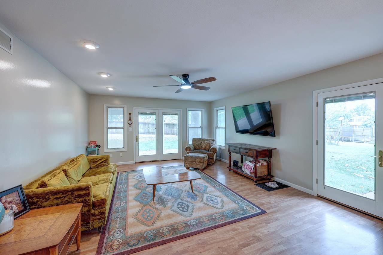 8 Lake Park Dr, Winfield, Virginia image 9