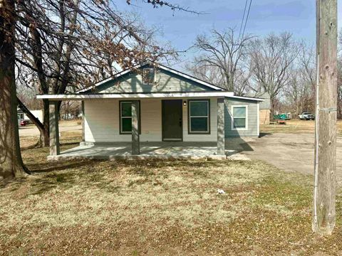 Homes For Sale - 526 W Main St<br/> Valley Center, KS 67147