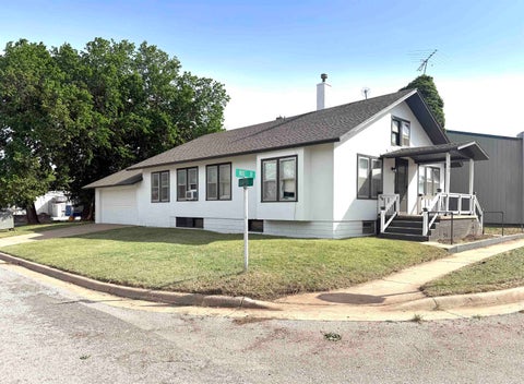 Homes For Sale - 142 W Ave B<br/> Attica, KS 67009