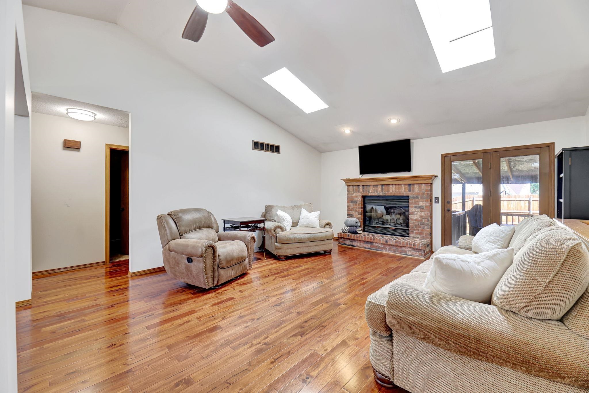 1630 N Pine Grove St, Wichita, Kansas image 2