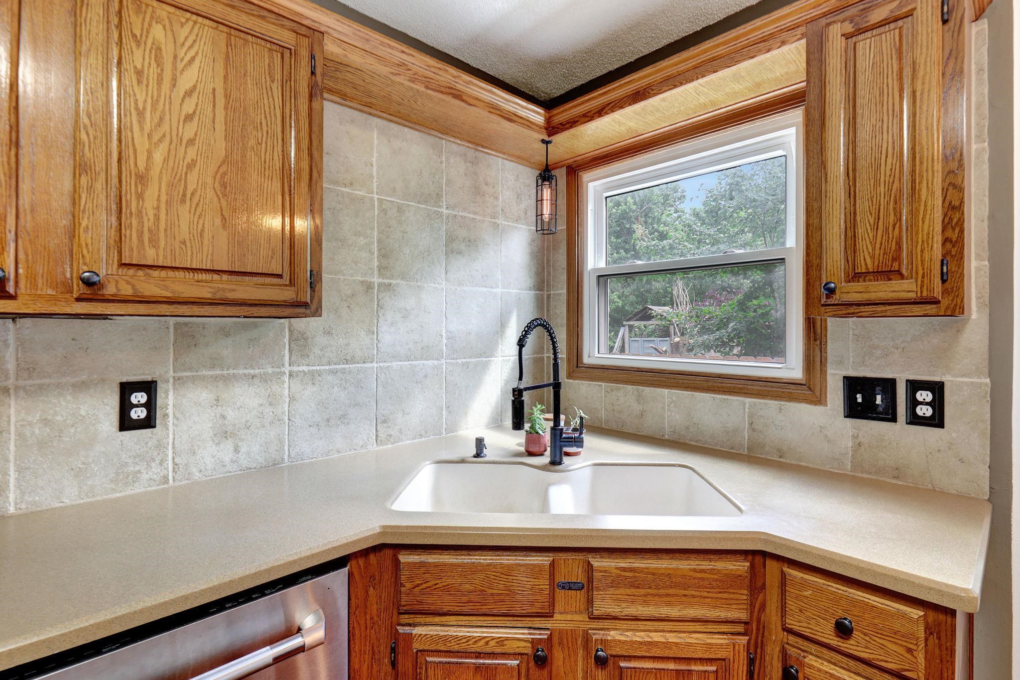 1630 N Pine Grove St, Wichita, Kansas image 10