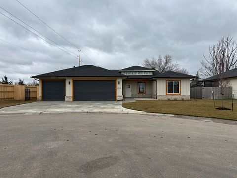 Townhouse For Sale - 4422 N Sunny Ct<br/> Sedgwick County, Wichita, KS 67205