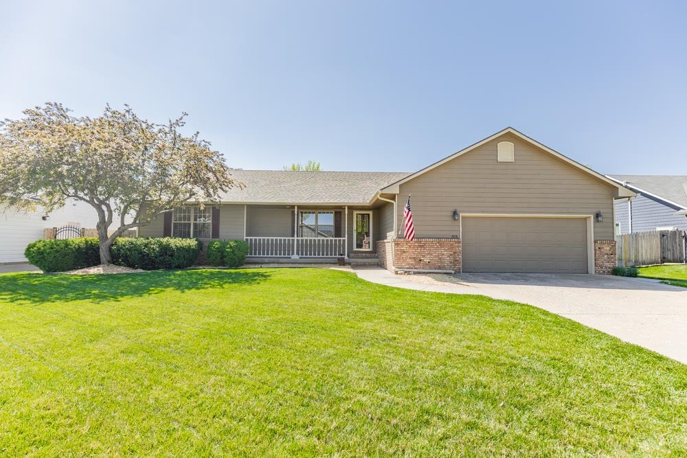 814 Post Oak Ln, Salina, Kansas image 1