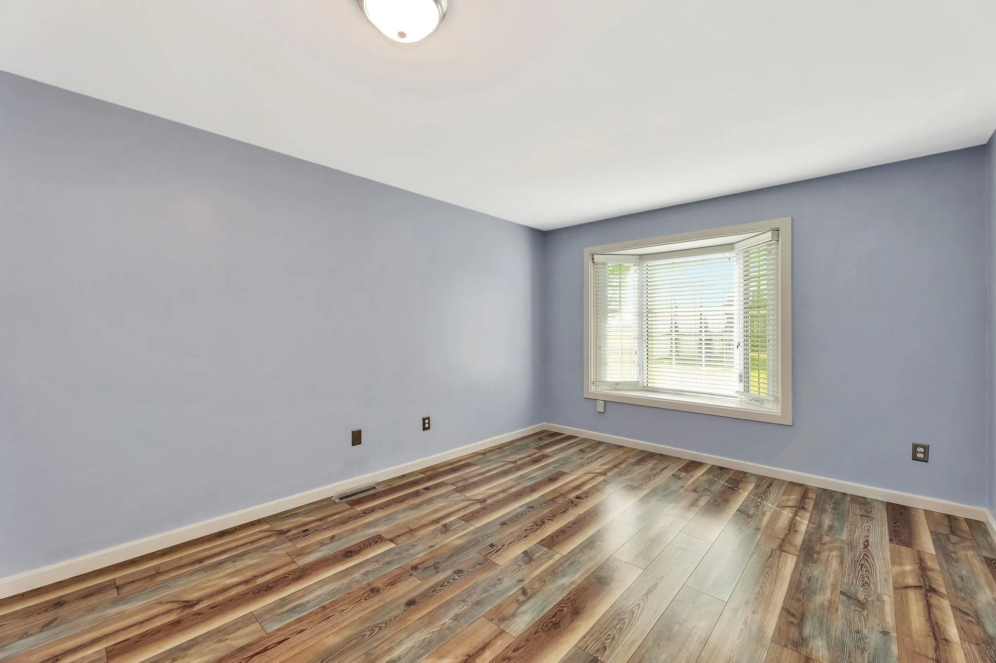 Peck, Kansas 67120, United States, 4 Bedrooms Bedrooms, ,2 BathroomsBathrooms,Residential,Pending,44460