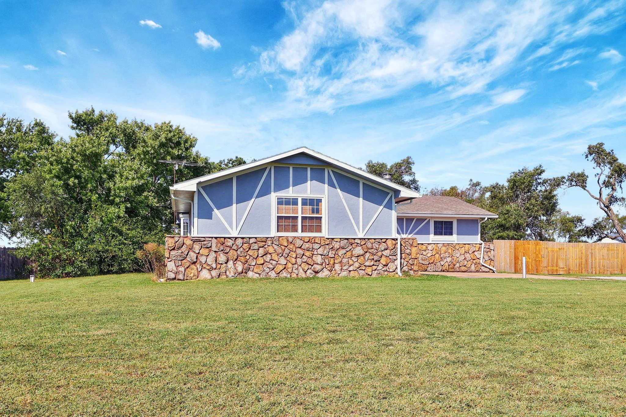 Peck, Kansas 67120, United States, 4 Bedrooms Bedrooms, ,2 BathroomsBathrooms,Residential,Pending,44460