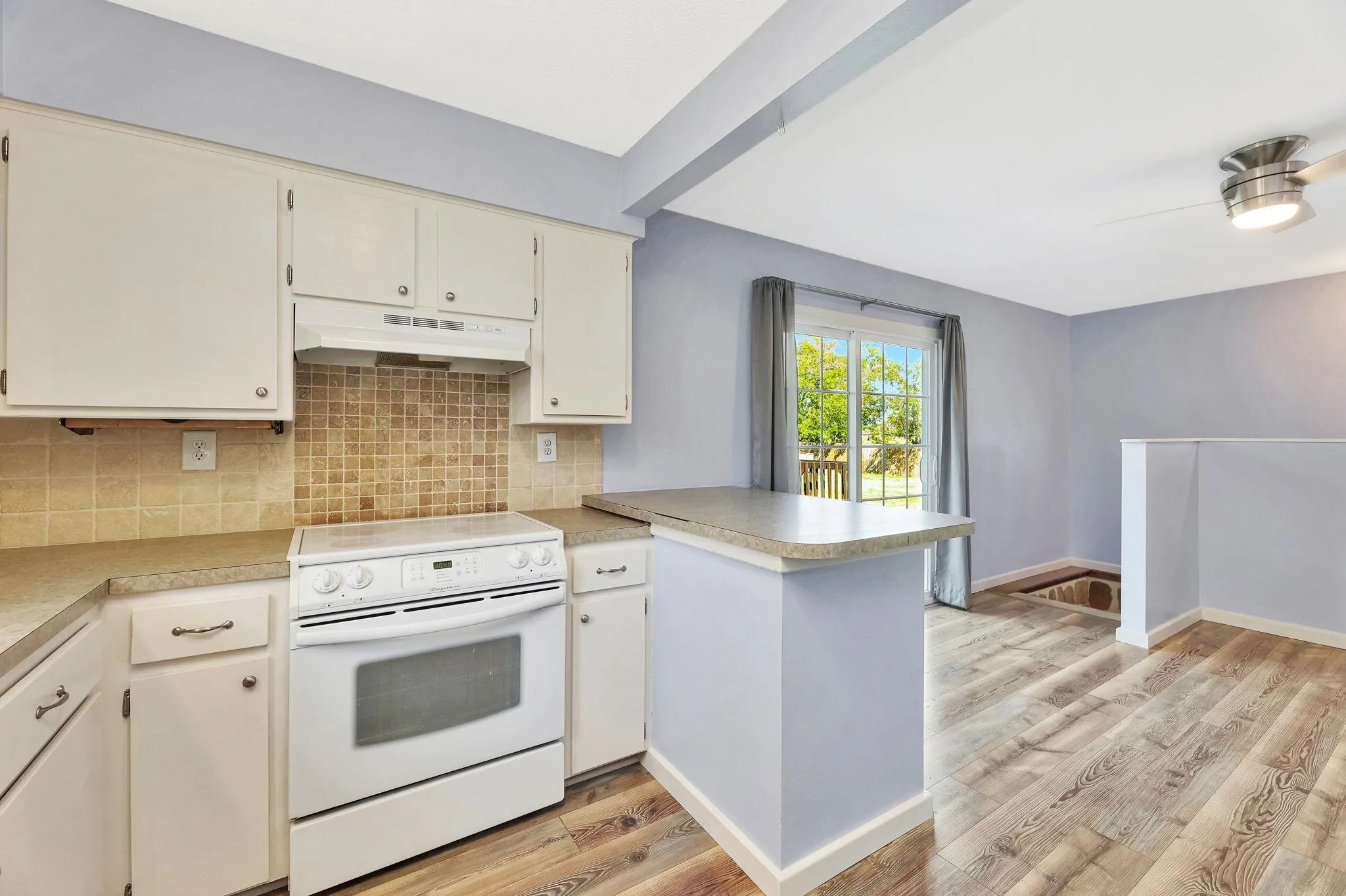 Peck, Kansas 67120, United States, 4 Bedrooms Bedrooms, ,2 BathroomsBathrooms,Residential,Pending,44460