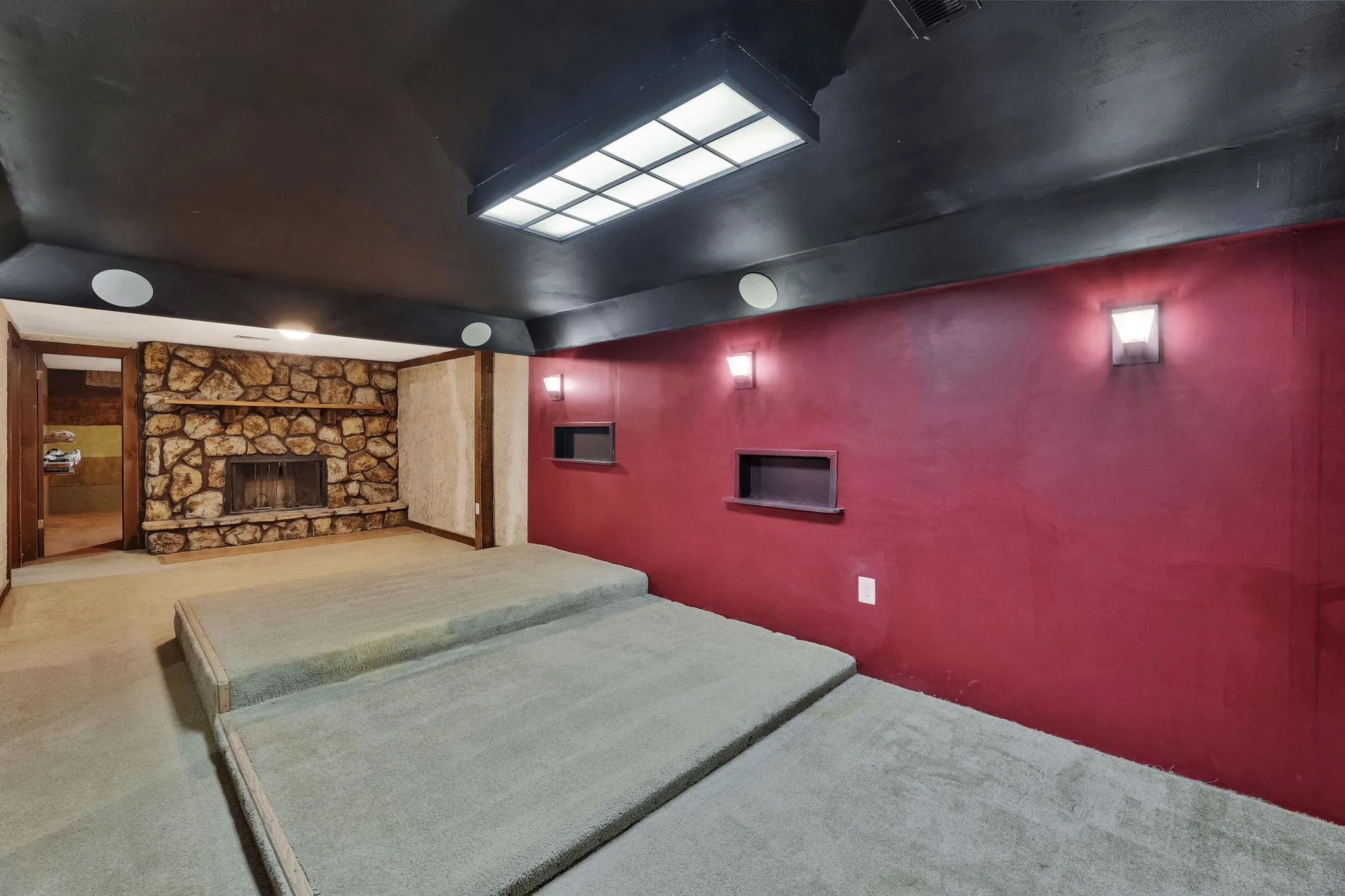 Peck, Kansas 67120, United States, 4 Bedrooms Bedrooms, ,2 BathroomsBathrooms,Residential,Pending,44460