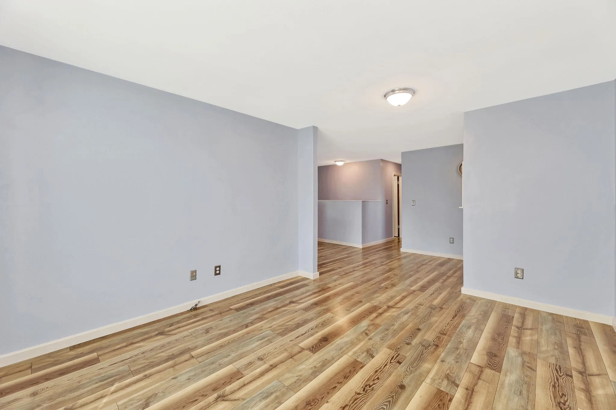 Peck, Kansas 67120, United States, 4 Bedrooms Bedrooms, ,2 BathroomsBathrooms,Residential,Pending,44460