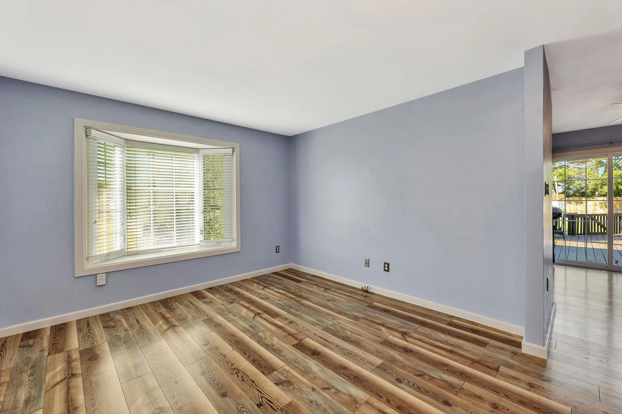 Peck, Kansas 67120, United States, 4 Bedrooms Bedrooms, ,2 BathroomsBathrooms,Residential,Pending,44460