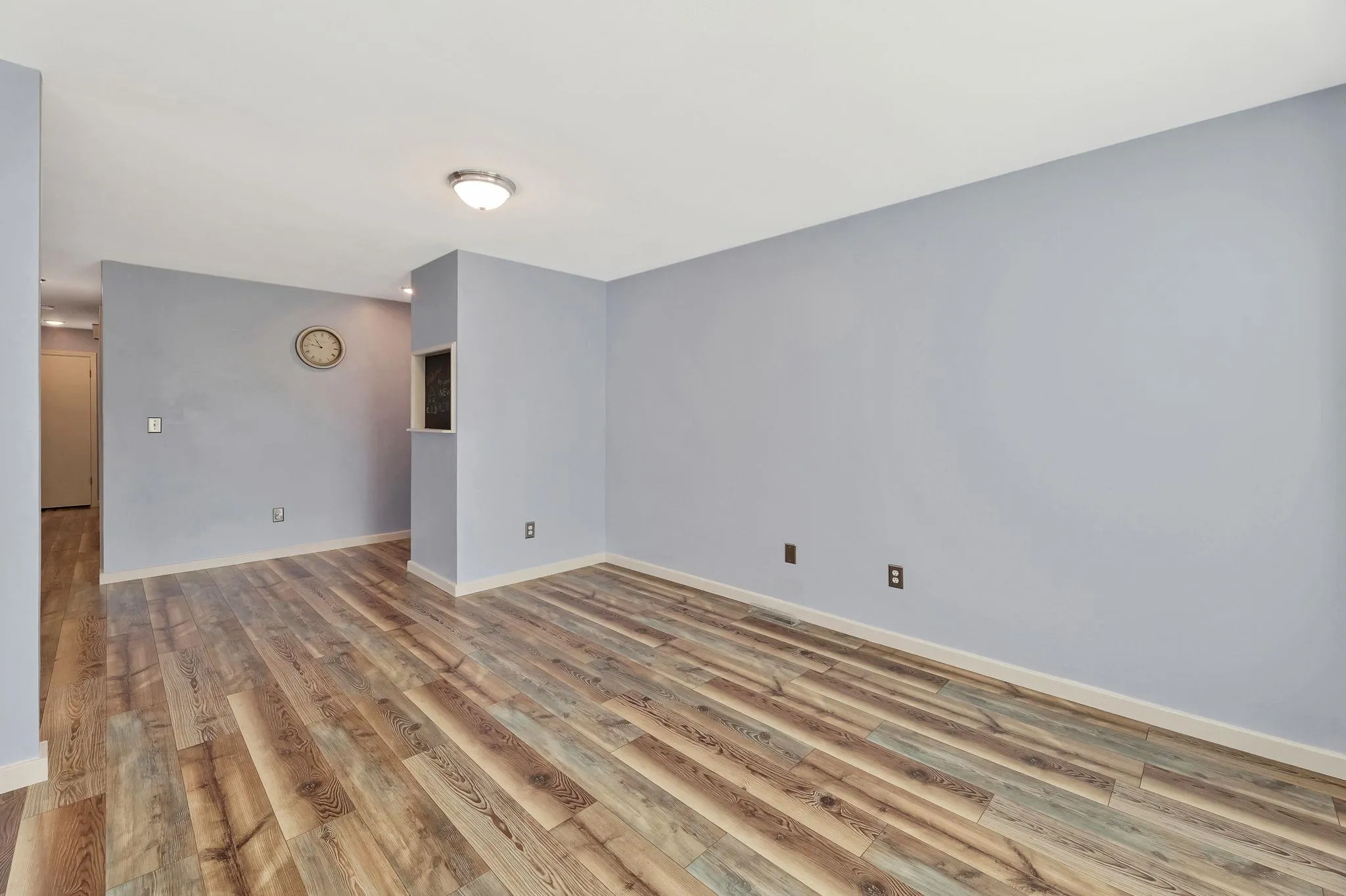 Peck, Kansas 67120, United States, 4 Bedrooms Bedrooms, ,2 BathroomsBathrooms,Residential,Pending,44460