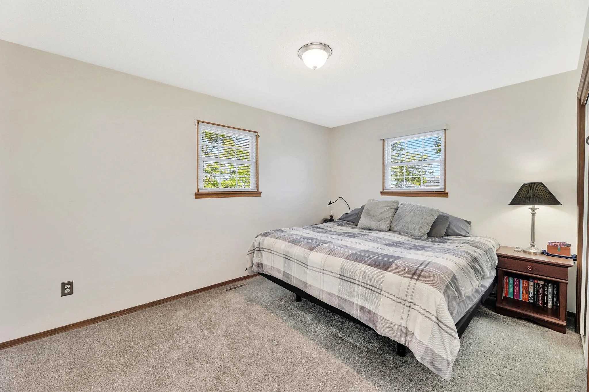 Peck, Kansas 67120, United States, 4 Bedrooms Bedrooms, ,2 BathroomsBathrooms,Residential,Pending,44460