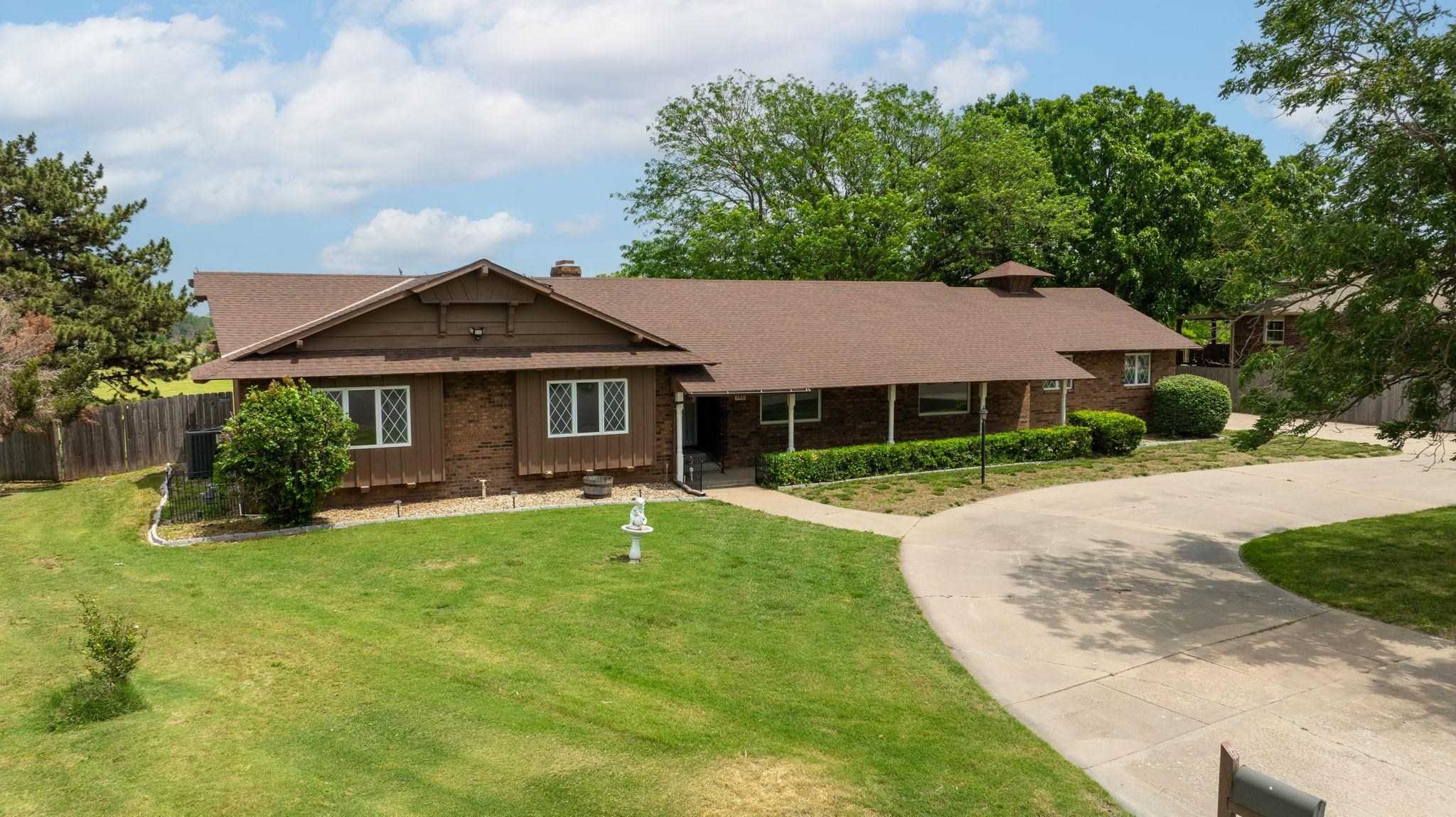 740 Fairway Ct, Augusta, Kansas image 1