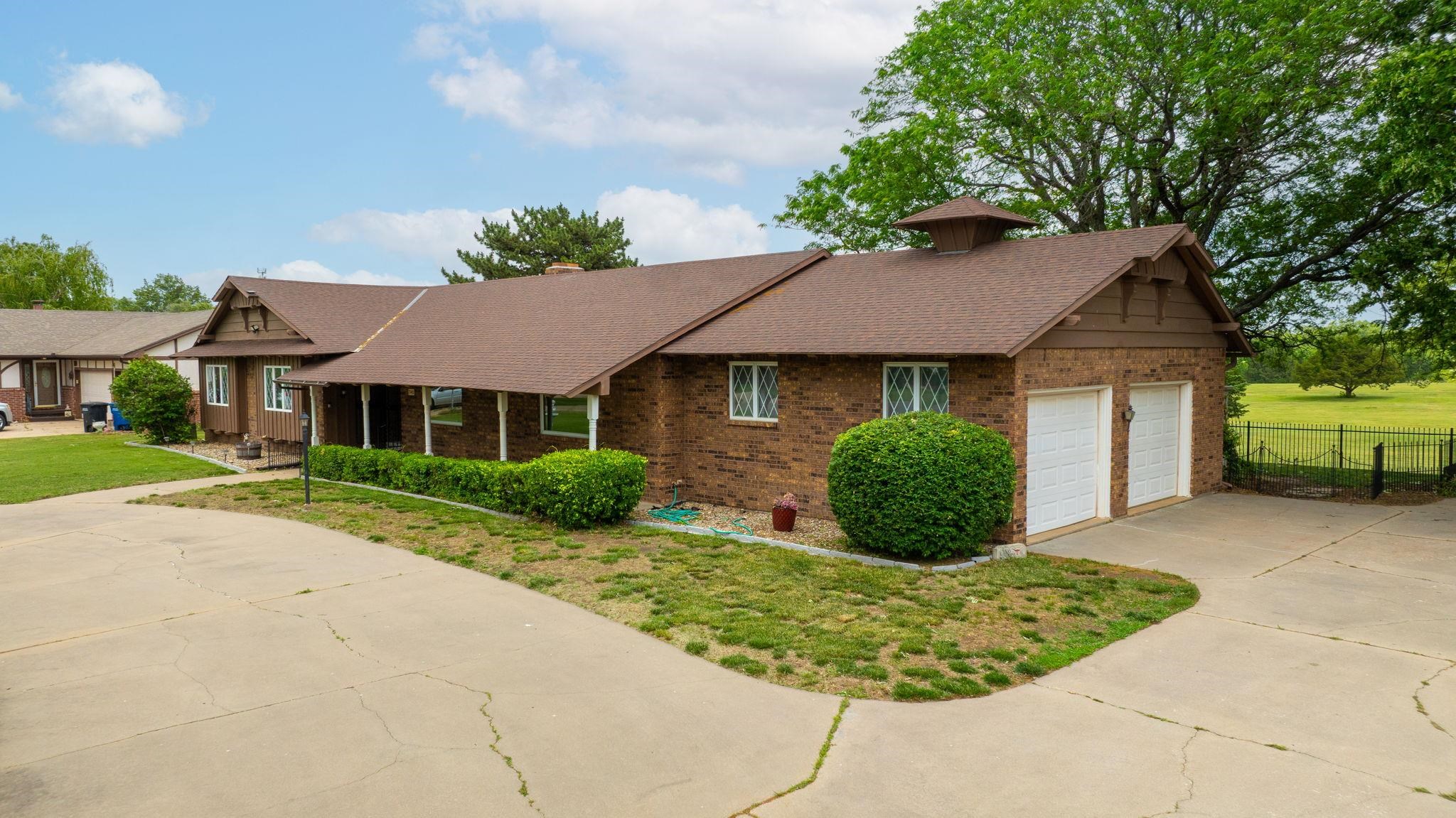 740 Fairway Ct, Augusta, Kansas image 2