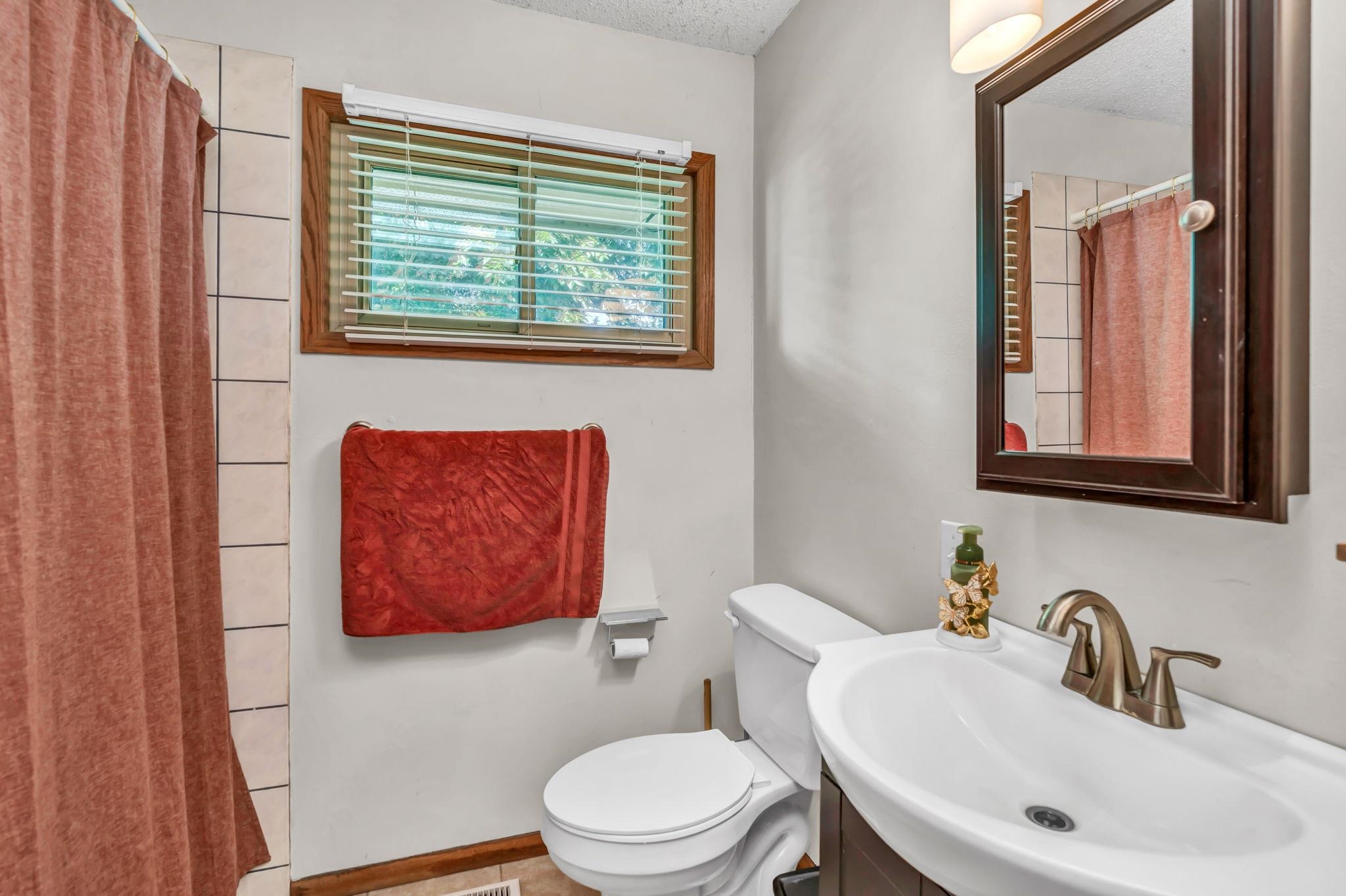 Derby, Kansas 67037, United States, 3 Bedrooms Bedrooms, ,1 BathroomBathrooms,Residential,Pending,55144