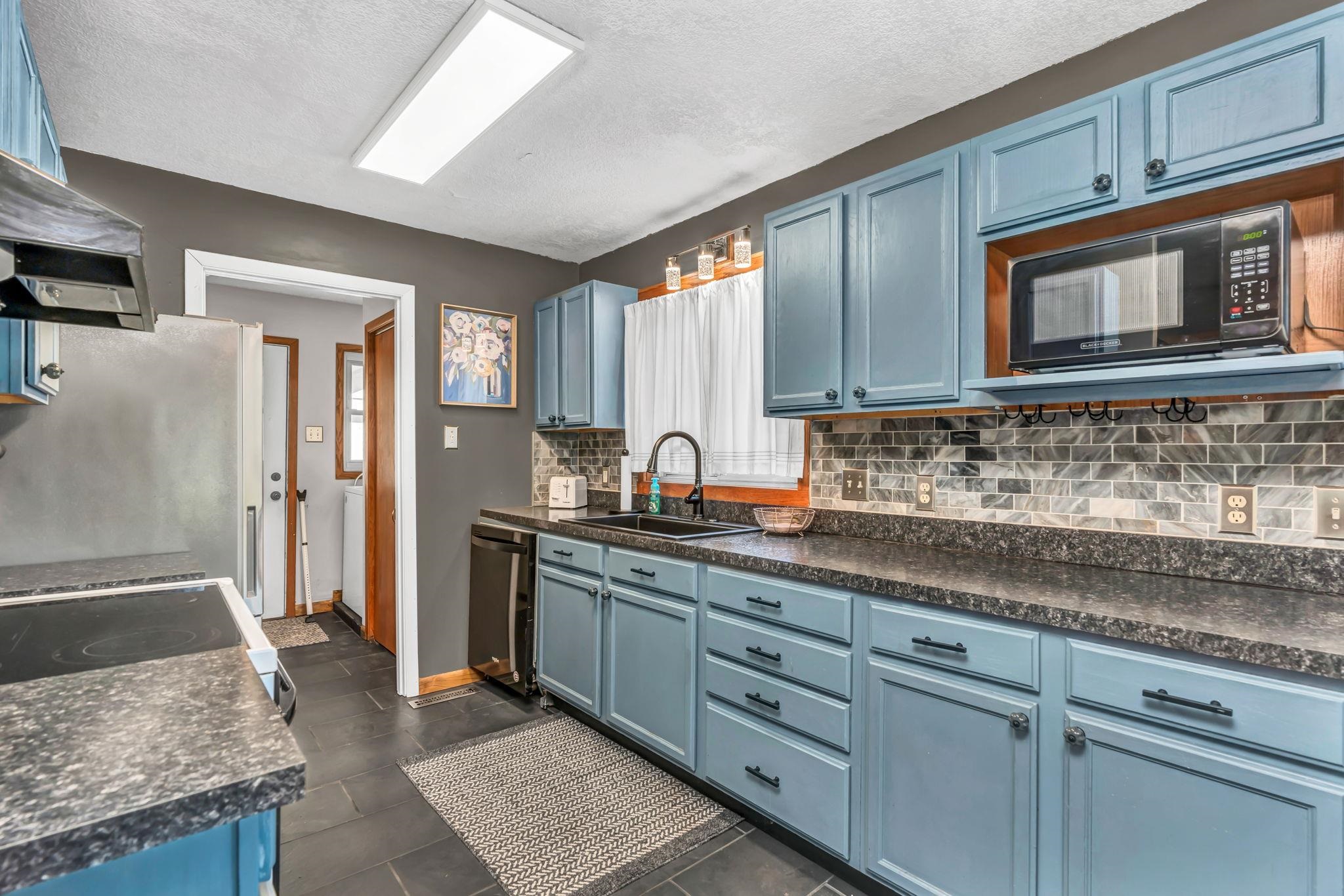 Derby, Kansas 67037, United States, 3 Bedrooms Bedrooms, ,1 BathroomBathrooms,Residential,Pending,55144