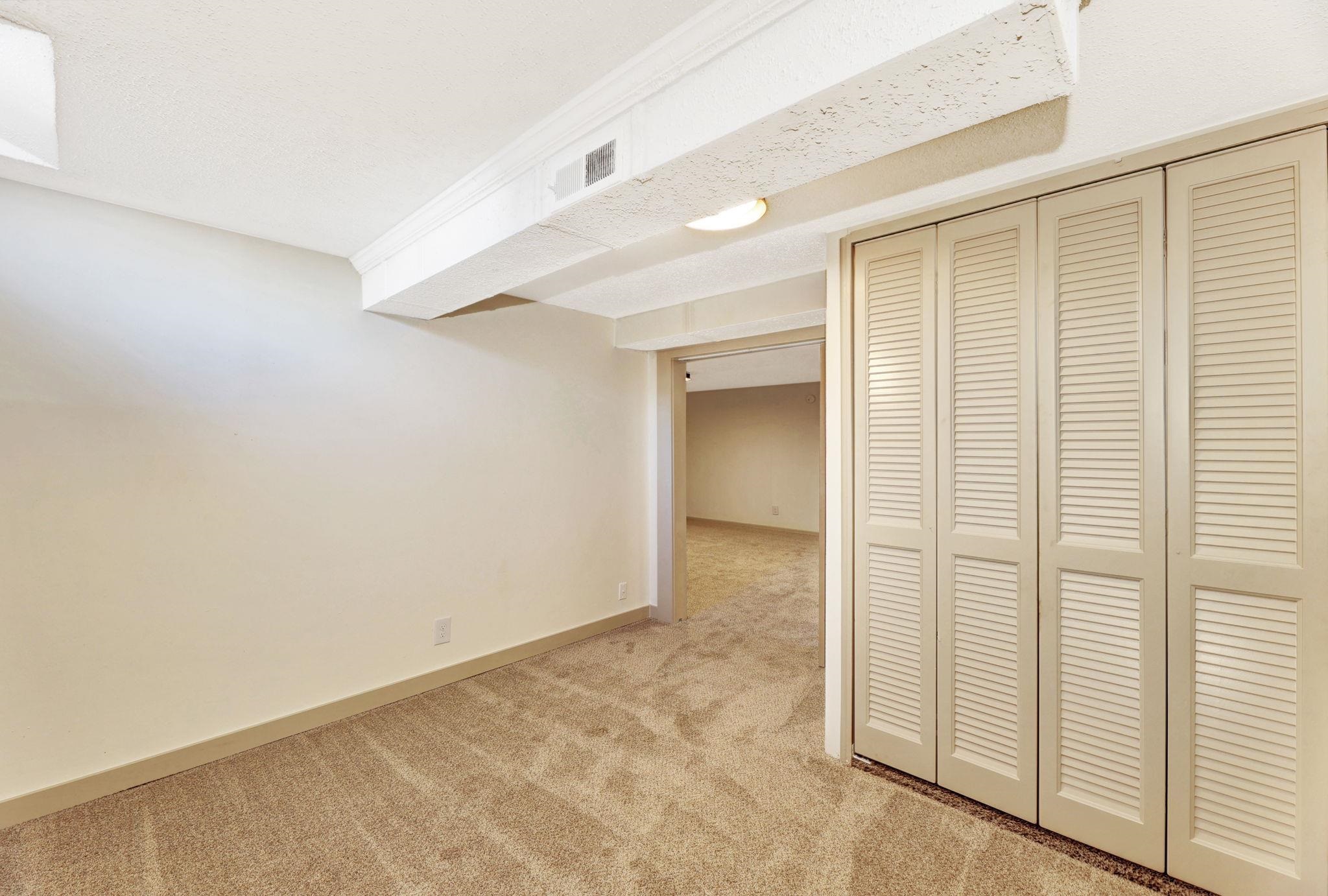 Wichita, Kansas 67207, United States, 3 Bedrooms Bedrooms, ,2 BathroomsBathrooms,Residential,Pending,65700