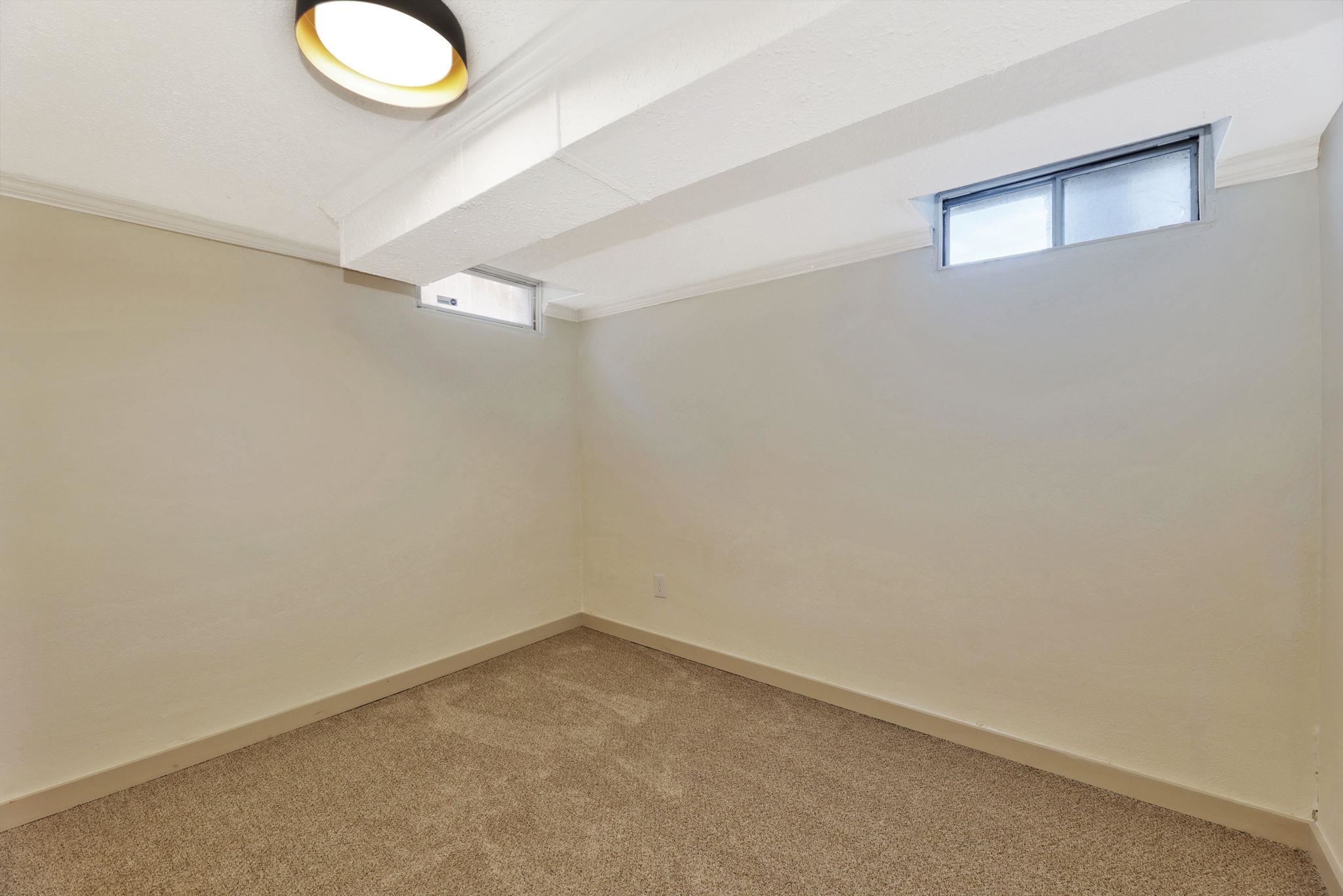 Wichita, Kansas 67207, United States, 3 Bedrooms Bedrooms, ,2 BathroomsBathrooms,Residential,Pending,65700