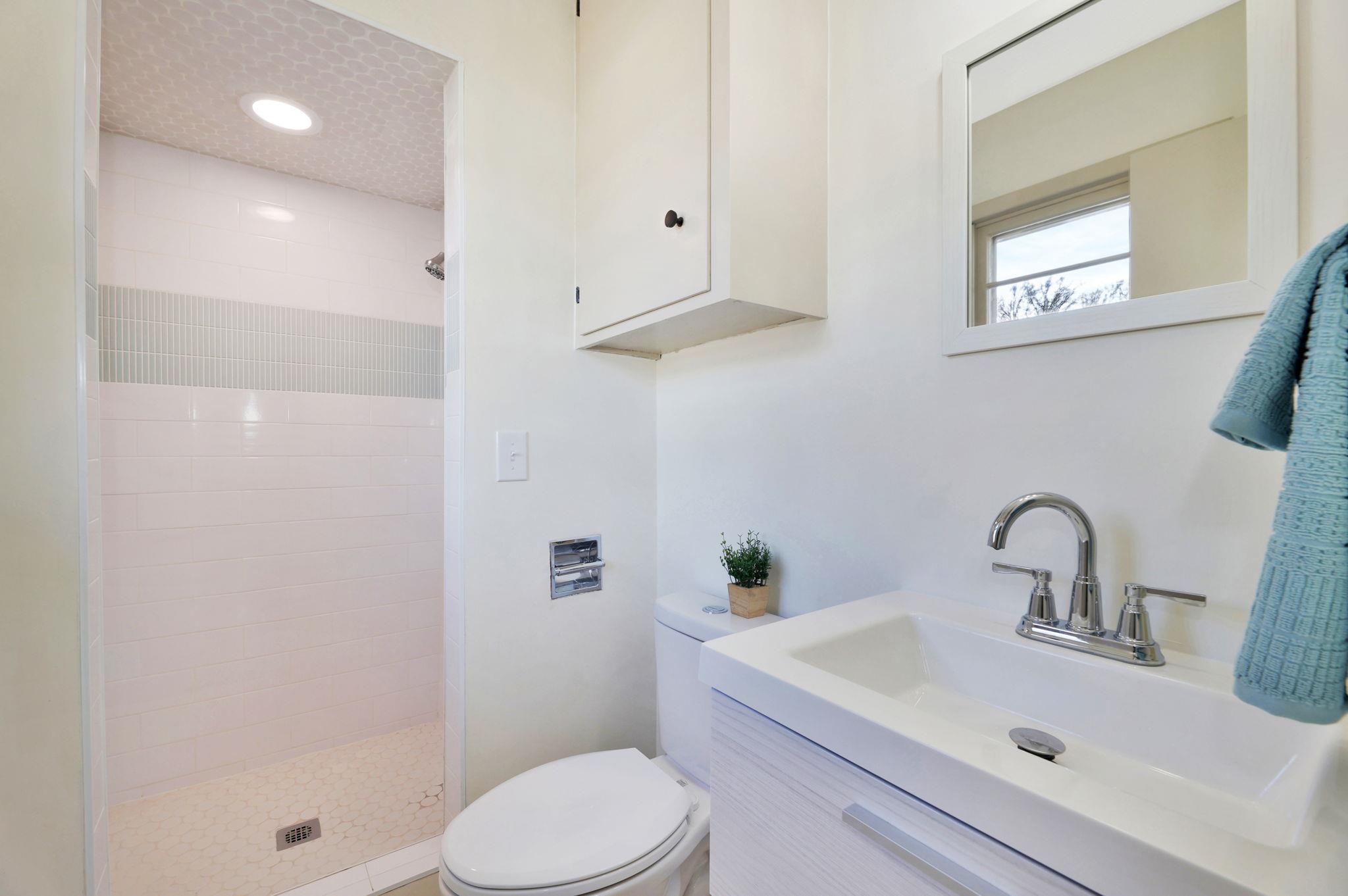 Wichita, Kansas 67207, United States, 3 Bedrooms Bedrooms, ,2 BathroomsBathrooms,Residential,Pending,65700