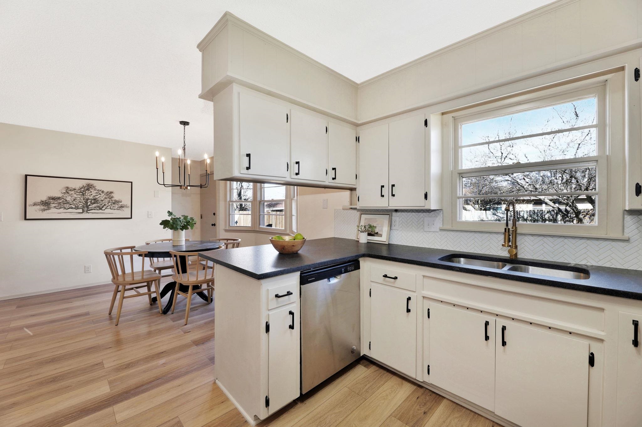 Wichita, Kansas 67207, United States, 3 Bedrooms Bedrooms, ,2 BathroomsBathrooms,Residential,Pending,65700