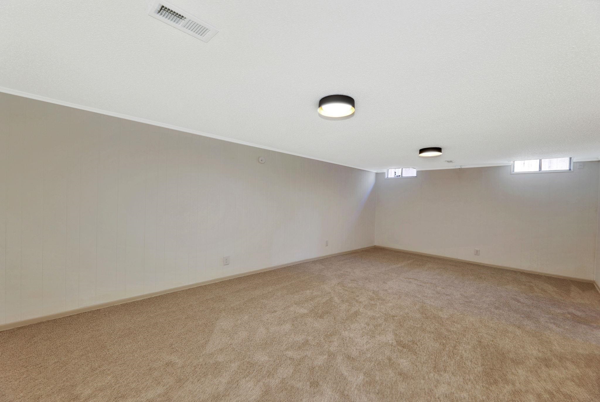 Wichita, Kansas 67207, United States, 3 Bedrooms Bedrooms, ,2 BathroomsBathrooms,Residential,Pending,65700