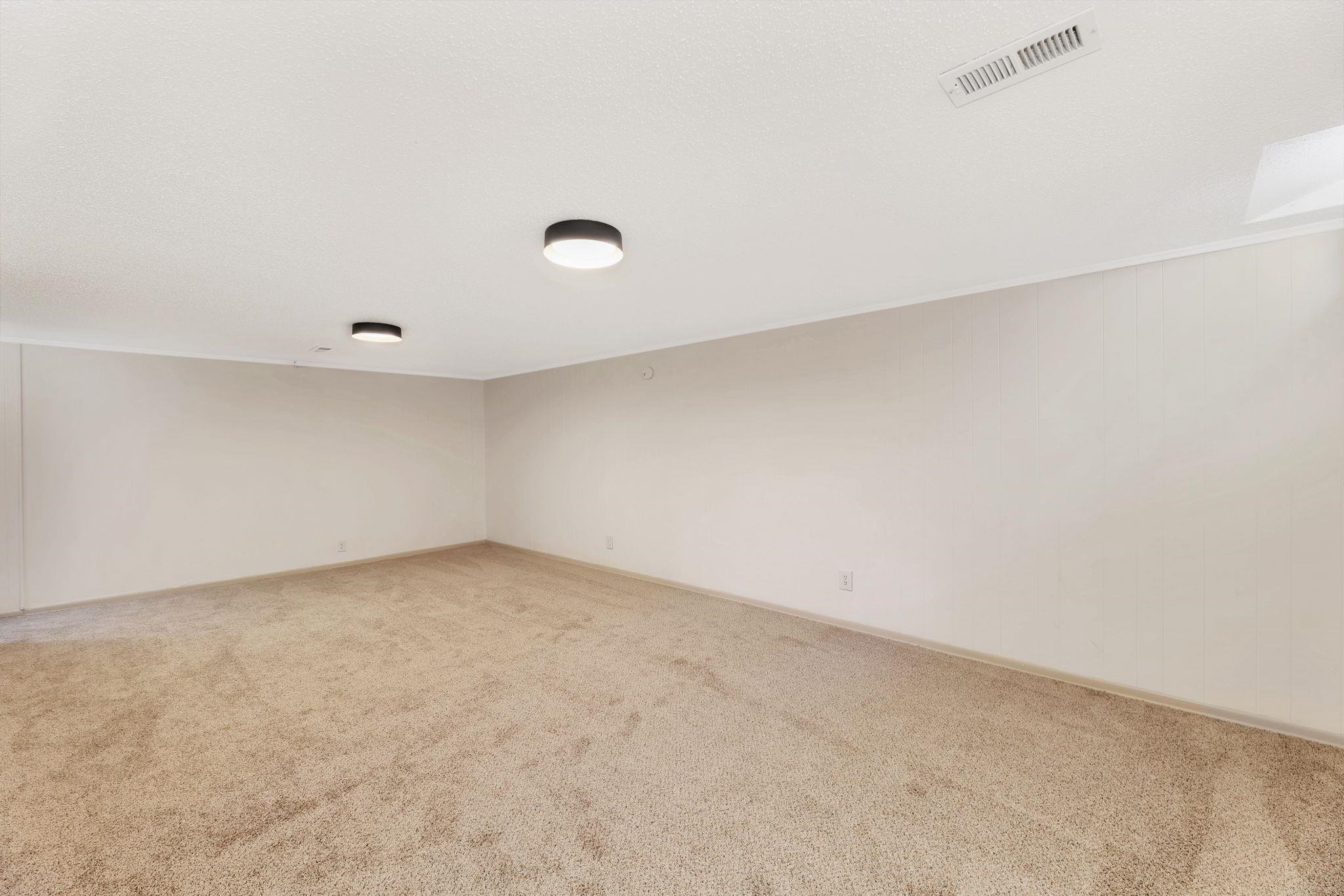 Wichita, Kansas 67207, United States, 3 Bedrooms Bedrooms, ,2 BathroomsBathrooms,Residential,Pending,65700